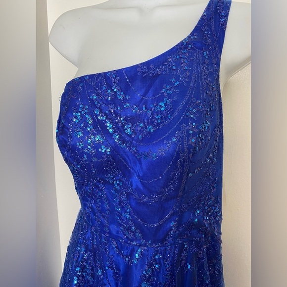 SAY YES TO THE PROM Stunning One-Shoulder Blue Sequin Gown - Picture 4 of 10